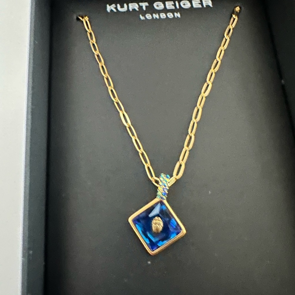 Kurt Geiger London Eagle Head Square Crystal Pendant Necklace in London Blue NIB - Picture 2 of 6